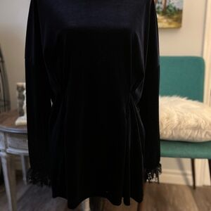 Velvety Soft Women's Sweater, Suzanne Betro Long top with Lace Trim size XL NEW